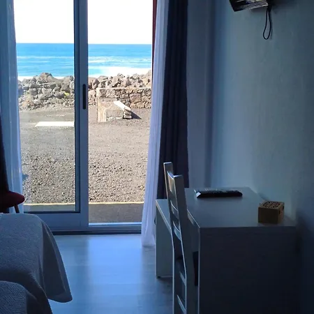 Ocean Breeze Bed & Breakfast Cais do Mourato