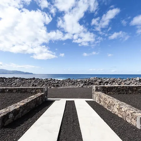 Ocean Breeze Bed & Breakfast Cais do Mourato